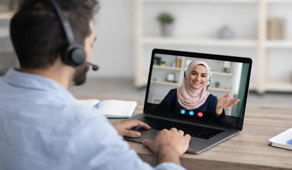 1-on-1 spoken English classes online in Pakistan with certified female tutor